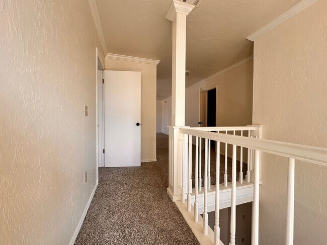 Building Photo - Spacious 4 Bed in Deer Creek
