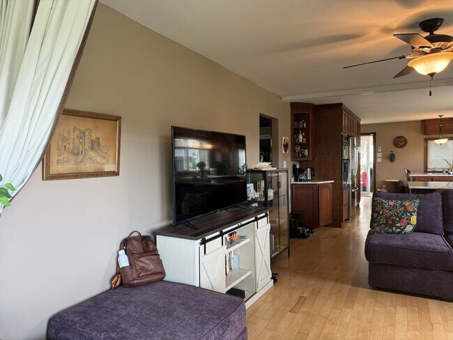 Building Photo - Adorable 2-Bedroom Cottage in Marion!