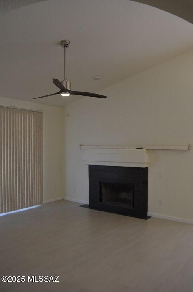 Building Photo - 942 S Suncove Dr