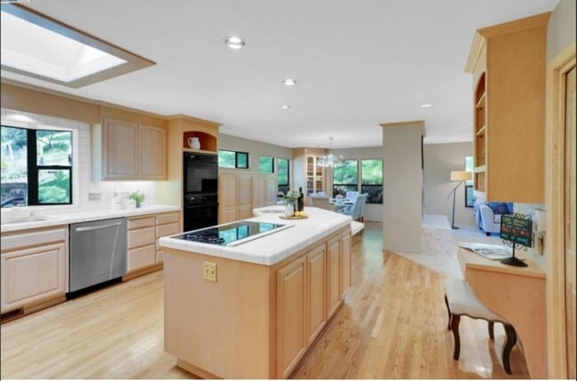 Building Photo - Beautiful and Quiet 3 bedroom 3 bath home ...