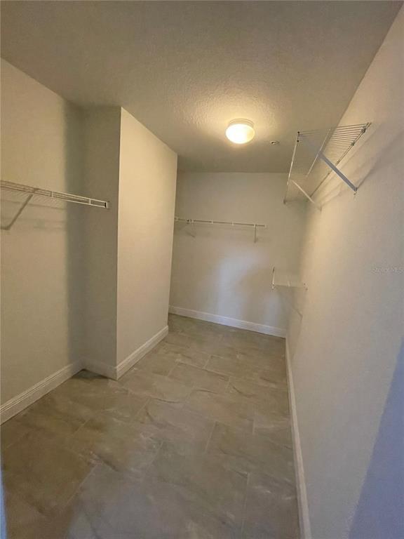 Building Photo - 5483 Vineland Rd
