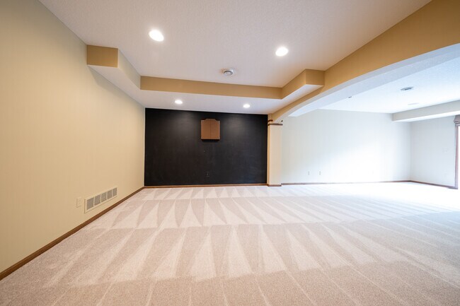 Building Photo - 15515 59th Pl N