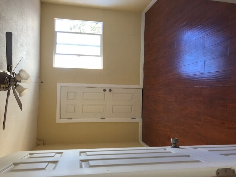 Building Photo - 6505 S Vermont Ave