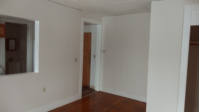 Building Photo - 448 Hawley Ave