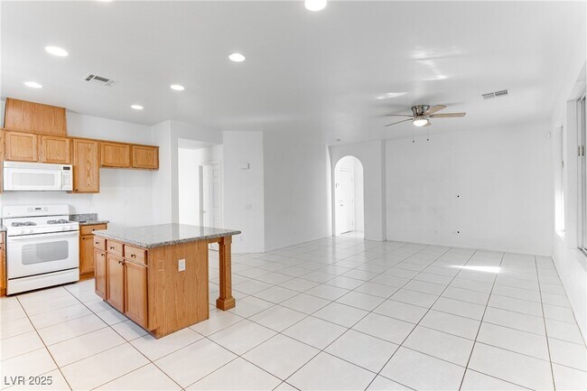 Building Photo - 523 Moses Lake Ct