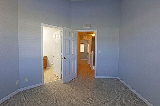 Building Photo - Cypress Landing 10033