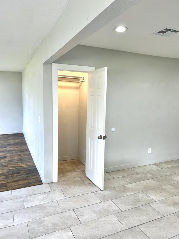 Building Photo - 3007 E Corona St