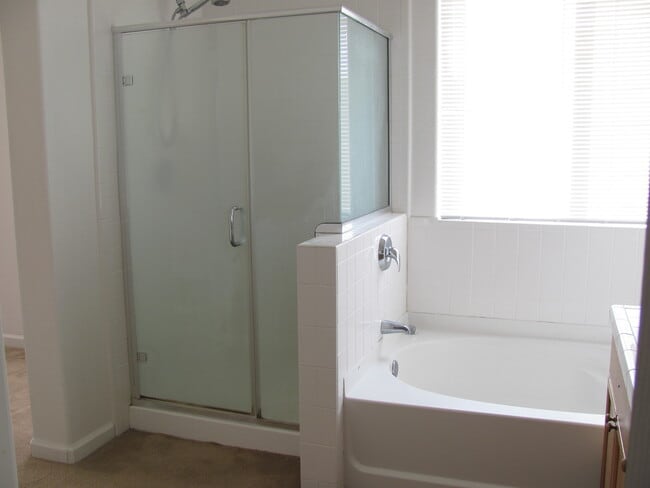 Building Photo - 930 Desert Breeze Way