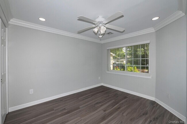 Building Photo - 3705 Townehouse Dr