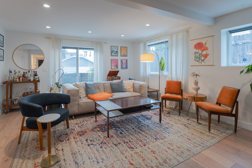 Building Photo - 446 N Commonwealth Ave