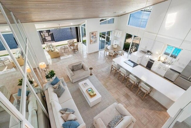 Building Photo - 6110 N Ocean Blvd