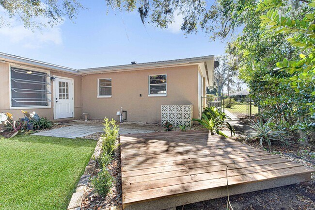 Building Photo - 1116 Eden Dr