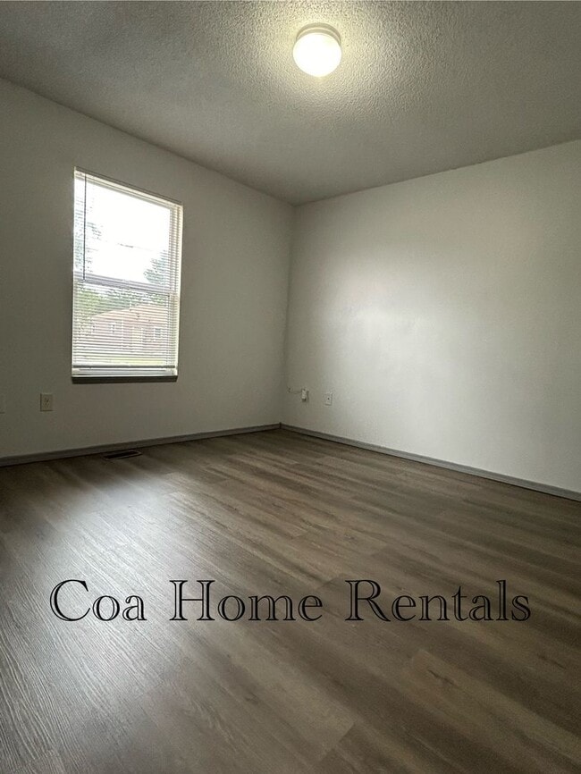 Building Photo - Northeast Duplex
