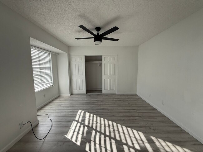 Building Photo - 1028 Bradley Square