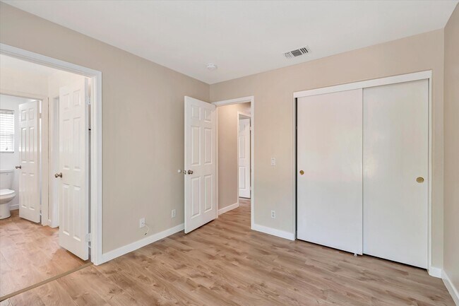 Building Photo - 18014 Flynn Dr