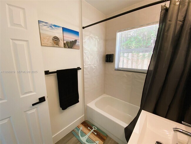 Building Photo - 3208 Canal Dr