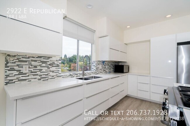 Building Photo - 2922 E Republican-