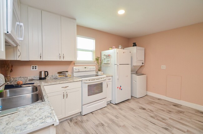 Building Photo - 9606 Highmeadow Dr