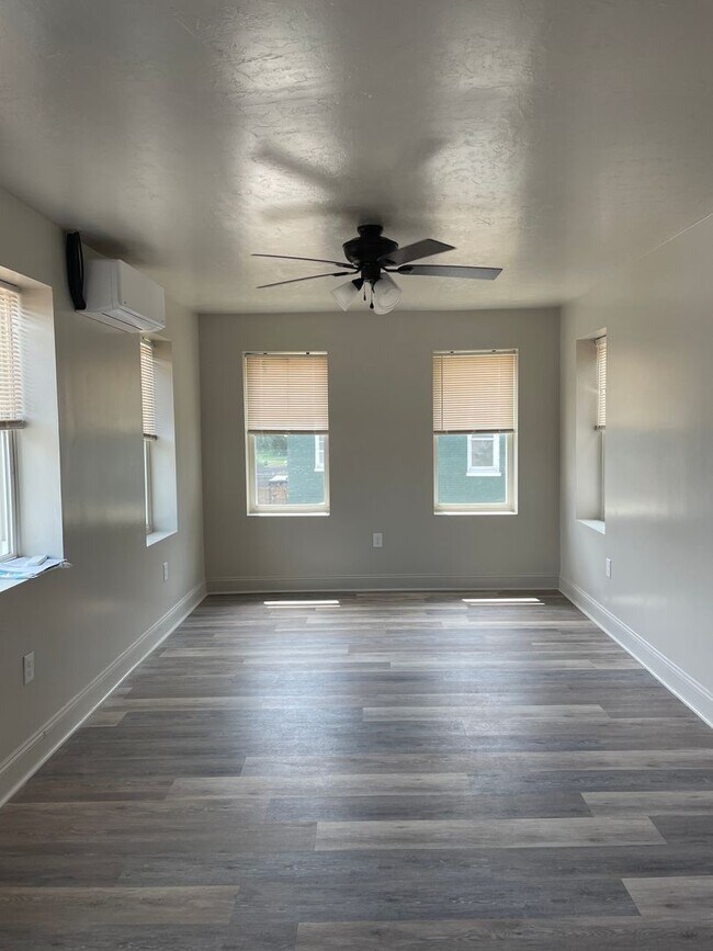 Building Photo - Newly RENOVATED 3 bedroom & 1 bathroom with deck Apartment in McSherrystown, PA - 3 miles from Ha...