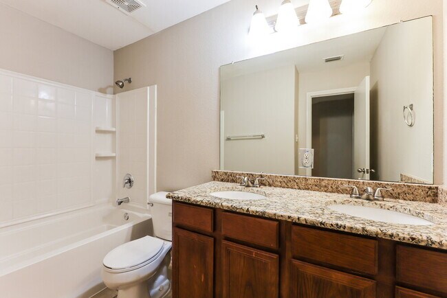 Building Photo - 1917 Indian Lilac Dr