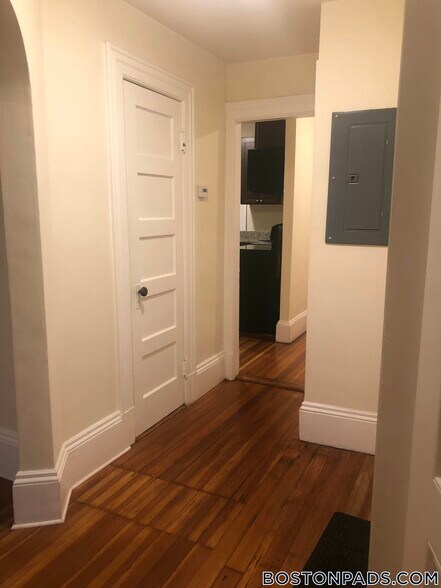 Building Photo - 1463 Beacon St