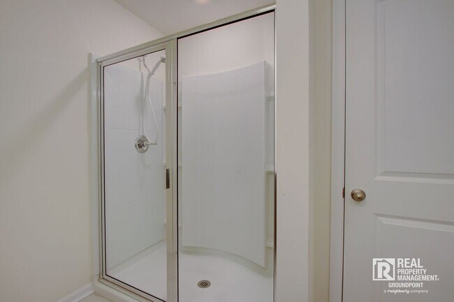 Building Photo - 432 Trotters Ln