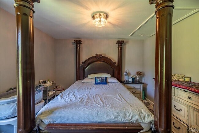 Building Photo - 9 Tree Line Dr