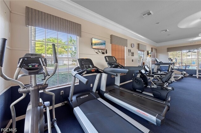 Building Photo - 8273 Pacific Beach Dr