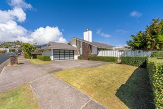 Building Photo - 2067 Laukahi St