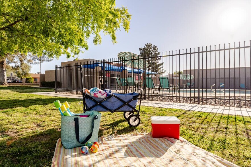 Building Photo - 606 E Colgate Dr