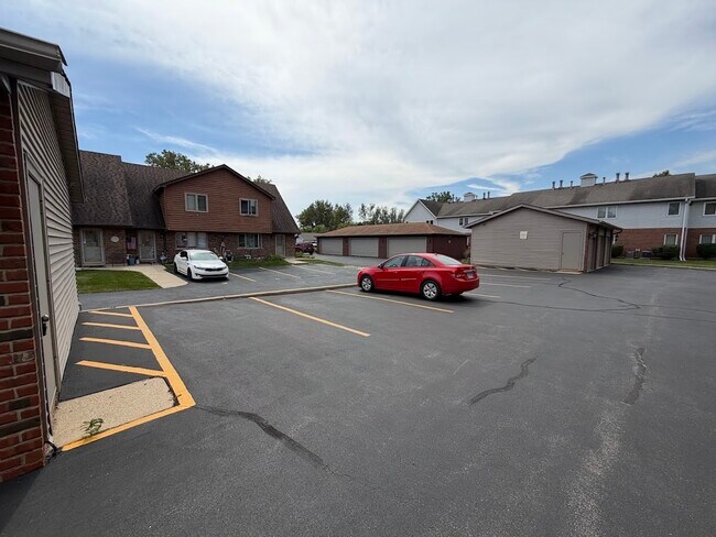 Building Photo - 1204 Chalet Rd