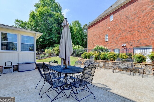Building Photo - 8910 Pinehurst Cove
