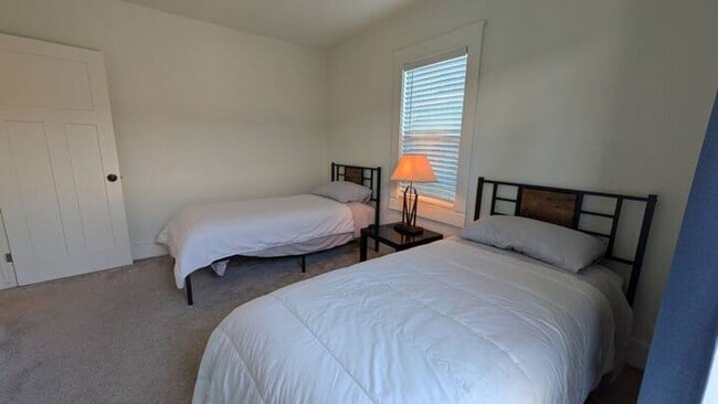 Building Photo - 2-Bedroom Fully Furnished home in Eugene