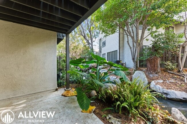 Building Photo - Beautifully Renovated 2-Bed, 2-Bath Home in a Gated Community!