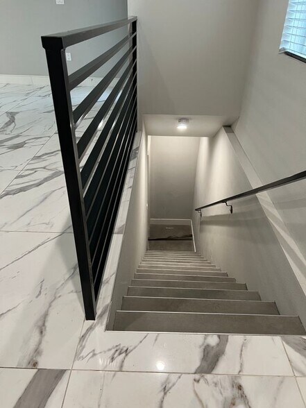 Building Photo - 10324 Mt Gleason Ave