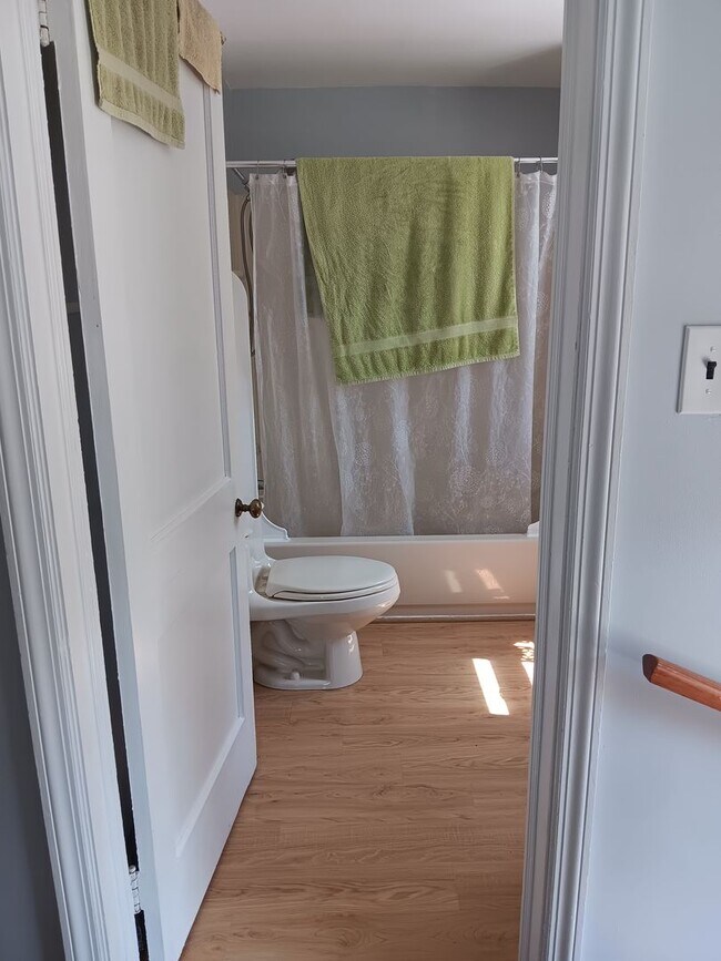 Building Photo - 2 Bedroom, 1 Bath Single Family Home on Cu...