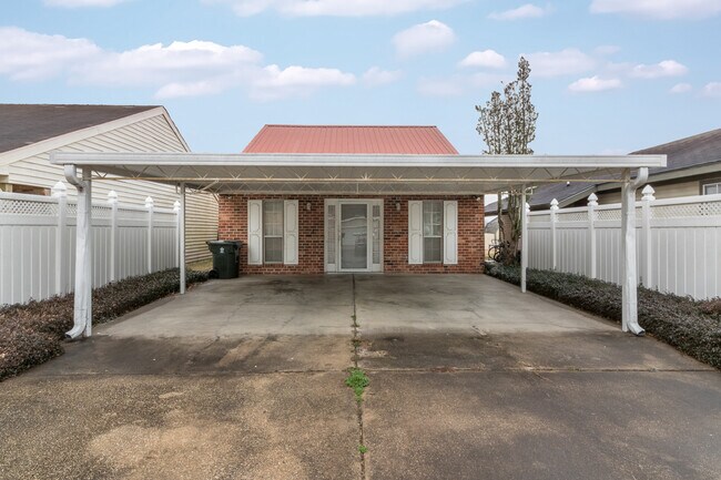 Building Photo - Wow! 2bed 2bath - Only 950