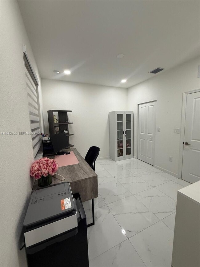 Building Photo - 21432 NE 2nd Path