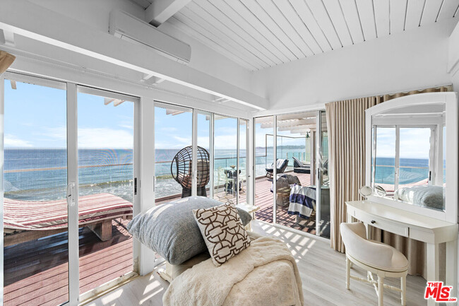 Building Photo - 27060 Malibu Cove Colony Dr
