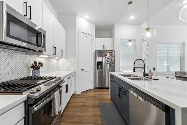 Building Photo - 9009 Wellspring Dr