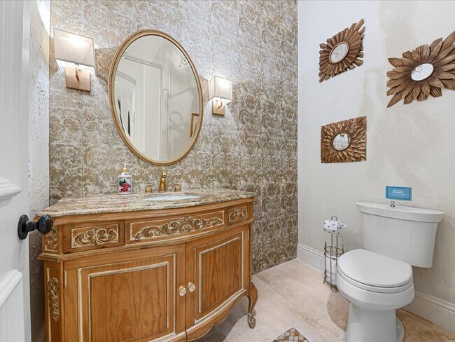 Building Photo - 3030 NE 45th St