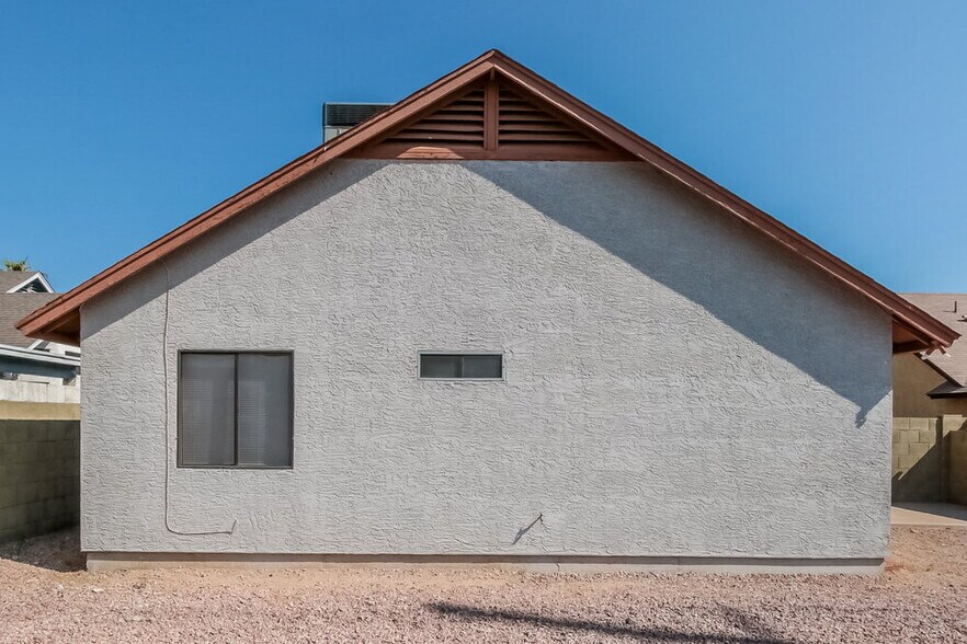 Building Photo - 4125 E La Puente Ave