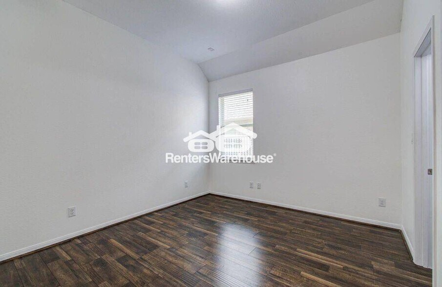 Building Photo - 17622 Quiet Shores Dr