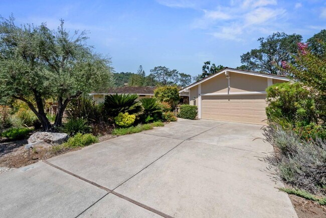 Building Photo - 7175 Red Holly Ct