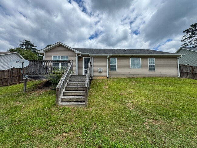 Building Photo - Charming 3 Bed 2 Bath Home in Fayetteville