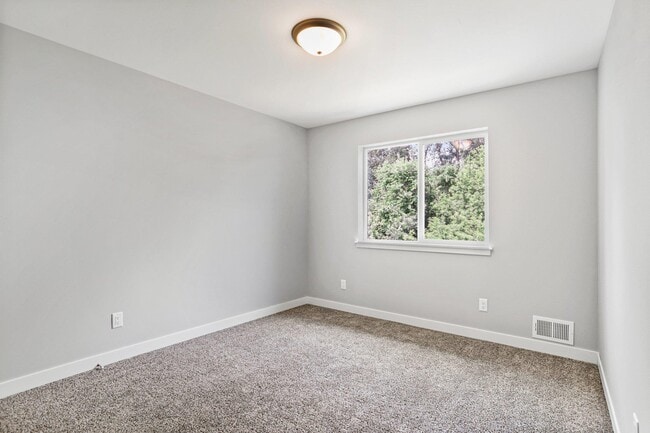 Building Photo - 200 Chalet Dr