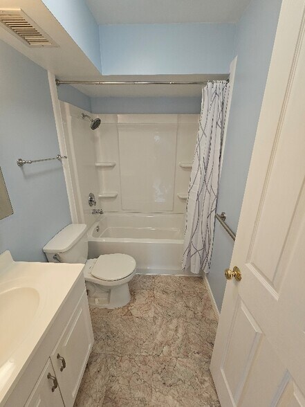 Building Photo - 229 Johnson St