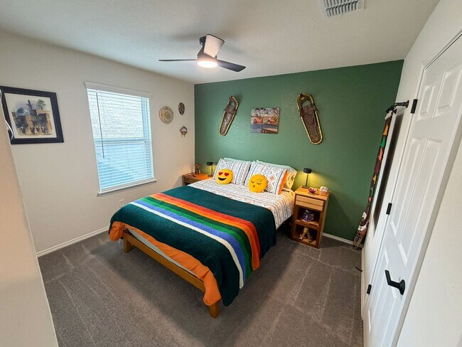 Building Photo - Well Maintained 3 bedroom 2.5 bath in COMAL ISD!