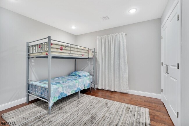 Building Photo - 225 S 9th St