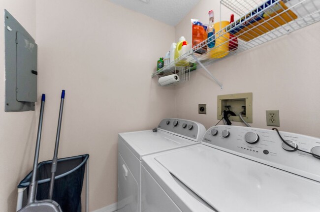 Building Photo - 1682 Seascape Cir